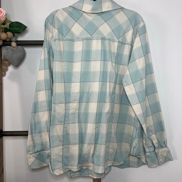 Christopher and Banks Petite Long Sleeve Button Down Shirt Size Medium - Picture 4 of 6